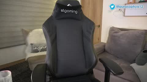 Laura online show from January 2025 02:33:01 AM