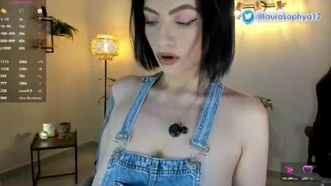 Laura online show from July 2026 09:33:02 PM