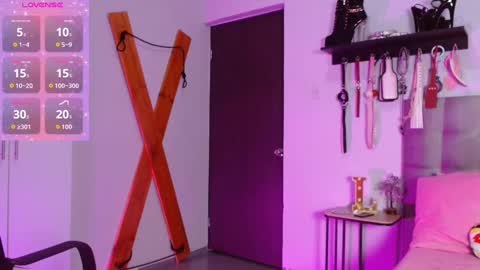 Laura online show from October 2025 09:16:02 PM