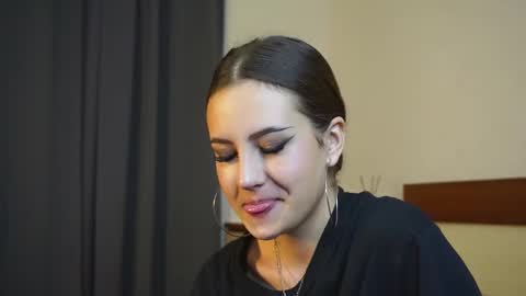 Snapshot of laureencadriel chatting on November 2025 07:29:02 AM Monica online show from November 2025 07:29:02 AM