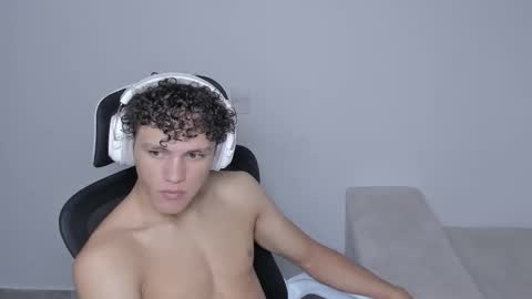 Laureent online show from September 2025 07:14:02 PM