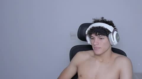 Laureent online show from September 2025 08:02:01 PM