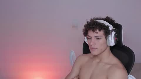 Laureent online show from October 2025 08:39:01 AM