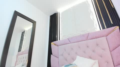 Laurem online show from January 2025 06:54:02 PM