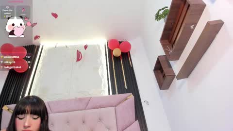 Laurem online show from February 2025 07:41:01 PM