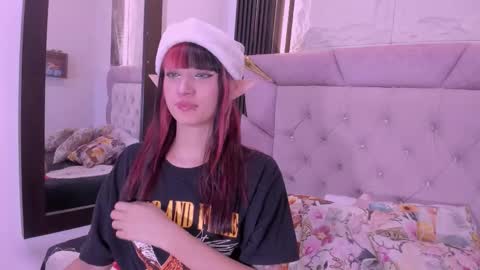 Laurem online show from December 2025 07:55:01 PM