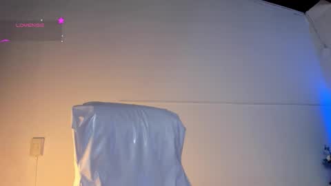 Snapshot of lauren_fit chatting on October 2025 08:09:02 PM Lauren online show from October 2025 08:09:02 PM