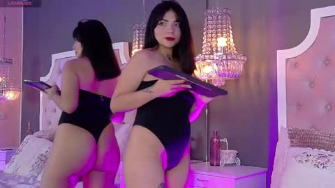 Snapshot of laurenbecker_ chatting on October 2025 04:17:02 PM Lauren online show from October 2025 04:17:02 PM