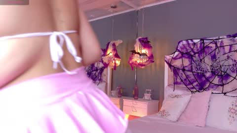 Snapshot of laurenbecker_ chatting on October 2025 01:23:02 PM Lauren online show from October 2025 01:23:02 PM