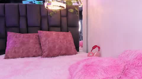 Lauren Blonde online show from January 2025 05:33:02 PM