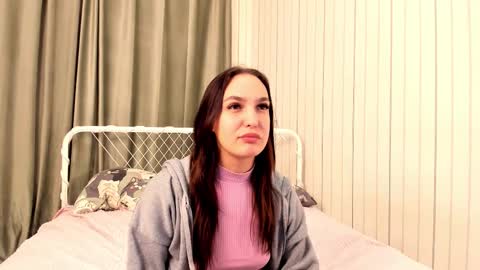 Victoria online show from November 2025 08:13:02 PM