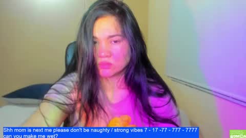 Snapshot of laurengirls1 chatting on December 2024 02:09:01 AM onlyfan laureng7 - 7 laureng2 online show from December 2024 02:09:01 AM