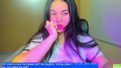 Snapshot of laurengirls1 chatting on December 2024 10:59:02 PM onlyfan laureng7 - 7 laureng2 online show from December 2024 10:59:02 PM