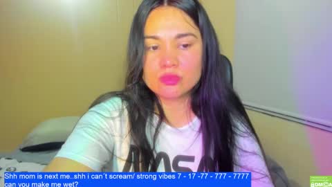 Snapshot of laurengirls1 chatting on January 2025 11:27:02 PM onlyfan laureng7 - 7 laureng2 online show from January 2025 11:27:02 PM