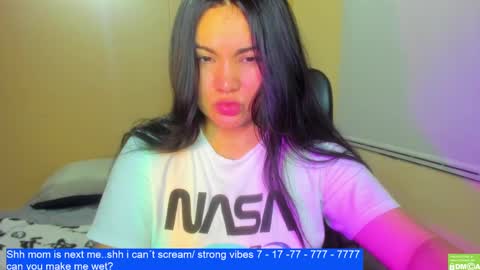 Snapshot of laurengirls1 chatting on January 2025 02:29:02 AM onlyfan laureng7 - 7 laureng2 online show from January 2025 02:29:02 AM