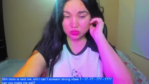 Snapshot of laurengirls1 chatting on January 2025 10:05:01 PM onlyfan laureng7 - 7 laureng2 online show from January 2025 10:05:01 PM