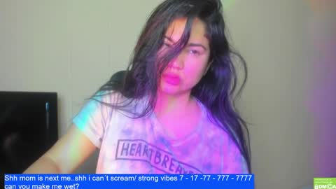 Snapshot of laurengirls1 chatting on February 2025 11:53:01 AM onlyfan laureng7 - 7 laureng2 online show from February 2025 11:53:01 AM