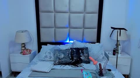 Lauren Hu online show from January 2025 05:41:02 AM