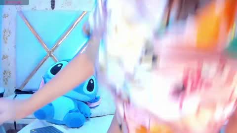 Lauren Hu online show from February 2025 05:45:01 AM