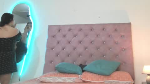 laurenlaine online show from November 2025 02:21:02 PM