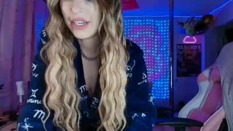 Snapshot of laurenlotus chatting on June 2026 02:29:01 AM Lauren Lotus online show from June 2026 02:29:01 AM
