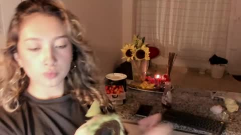 laurenn_111 online show from May 2026 02:19:02 AM