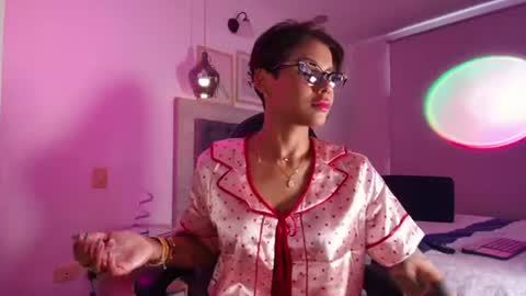 Snapshot of laurensaenz chatting on July 2026 12:10:01 PM Lauren Saenz online show from July 2026 12:10:01 PM