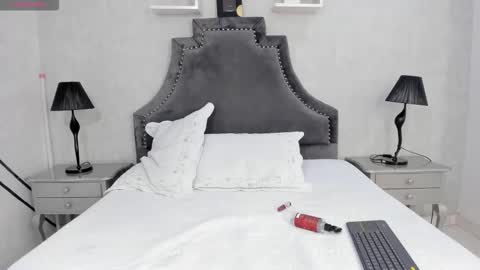 Lauren  online show from November 2025 03:27:01 PM