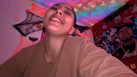 Laurent online show from November 2025 09:06:02 PM