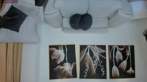 Snapshot of laurentconnor chatting on October 2025 11:27:01 PM Lau online show from October 2025 11:27:01 PM