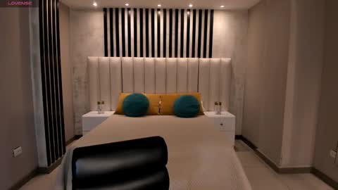 Lau  online show from December 2025 11:23:01 PM