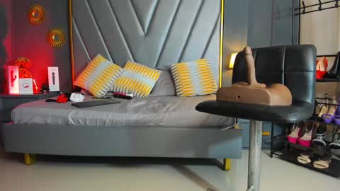 LAUREN My schedule 1400 - 2200 GMT -5 online show from January 2025 10:30:02 PM