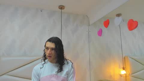 Laurent online show from November 2025 10:45:02 AM