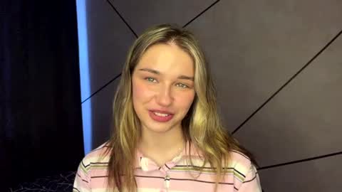 Snapshot of laurineleconey chatting on June 2026 06:50:01 AM Bella online show from June 2026 06:50:01 AM