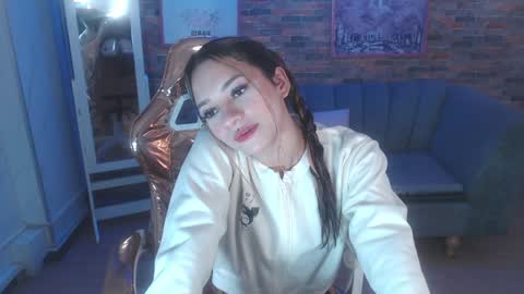Snapshot of laurita_b chatting on December 2024 08:25:02 PM Laurita online show from December 2024 08:25:02 PM