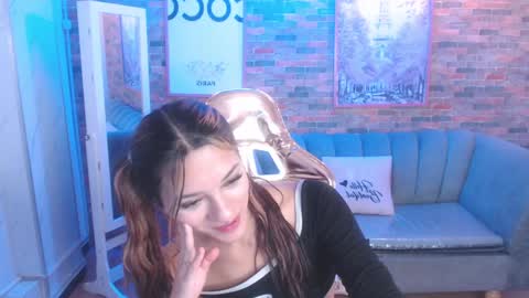 Snapshot of laurita_b chatting on December 2024 11:28:01 PM Laurita online show from December 2024 11:28:01 PM