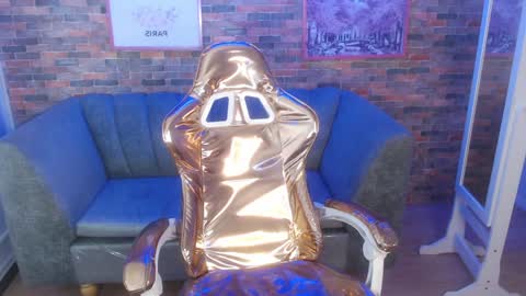 Snapshot of laurita_b chatting on January 2025 11:04:01 PM Laurita online show from January 2025 11:04:01 PM