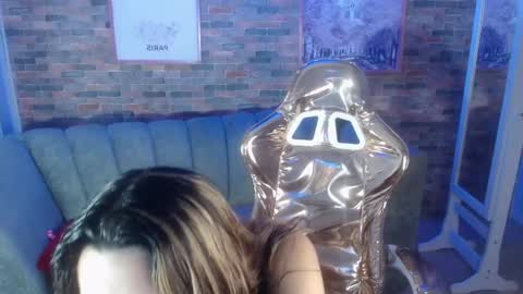 Snapshot of laurita_b chatting on February 2025 11:15:02 PM Laurita online show from February 2025 11:15:02 PM