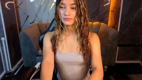 Snapshot of laurita_b chatting on November 2025 08:19:01 PM Laurita online show from November 2025 08:19:01 PM