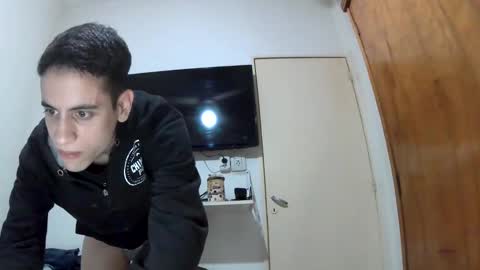 Snapshot of lauti_twink chatting on December 2024 06:09:02 AM Lautaro online show from December 2024 06:09:02 AM