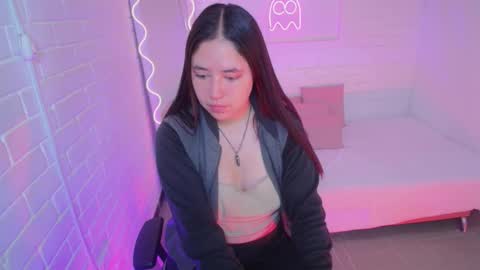 Lauxury  online show from September 2025 03:17:02 AM