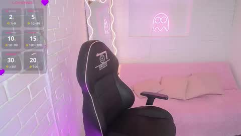 Lauxury  online show from September 2025 03:08:02 AM