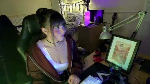 Lavenderrzz online show from November 2025 01:48:02 PM