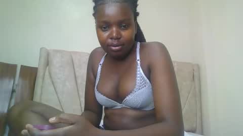 Snapshot of lavycaramel chatting on November 2025 10:48:01 PM lavycaramel online show from November 2025 10:48:01 PM