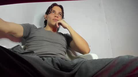 ZAmbrano online show from October 2025 01:50:02 AM