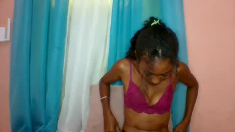 Snapshot of layannek chatting on June 2026 05:37:01 AM layannek online show from June 2026 05:37:01 AM