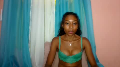 Snapshot of layannek chatting on June 2026 05:05:01 AM layannek online show from June 2026 05:05:01 AM