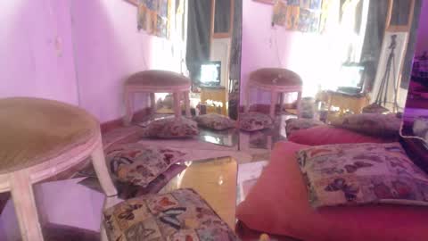 Laye19 online show from February 2025 05:01:02 PM