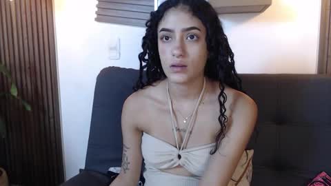 Layla online show from December 2025 09:09:02 PM