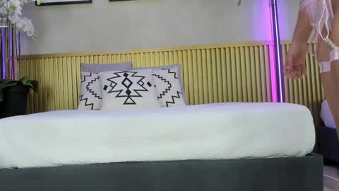 Layla online show from April 2026 04:26:01 AM